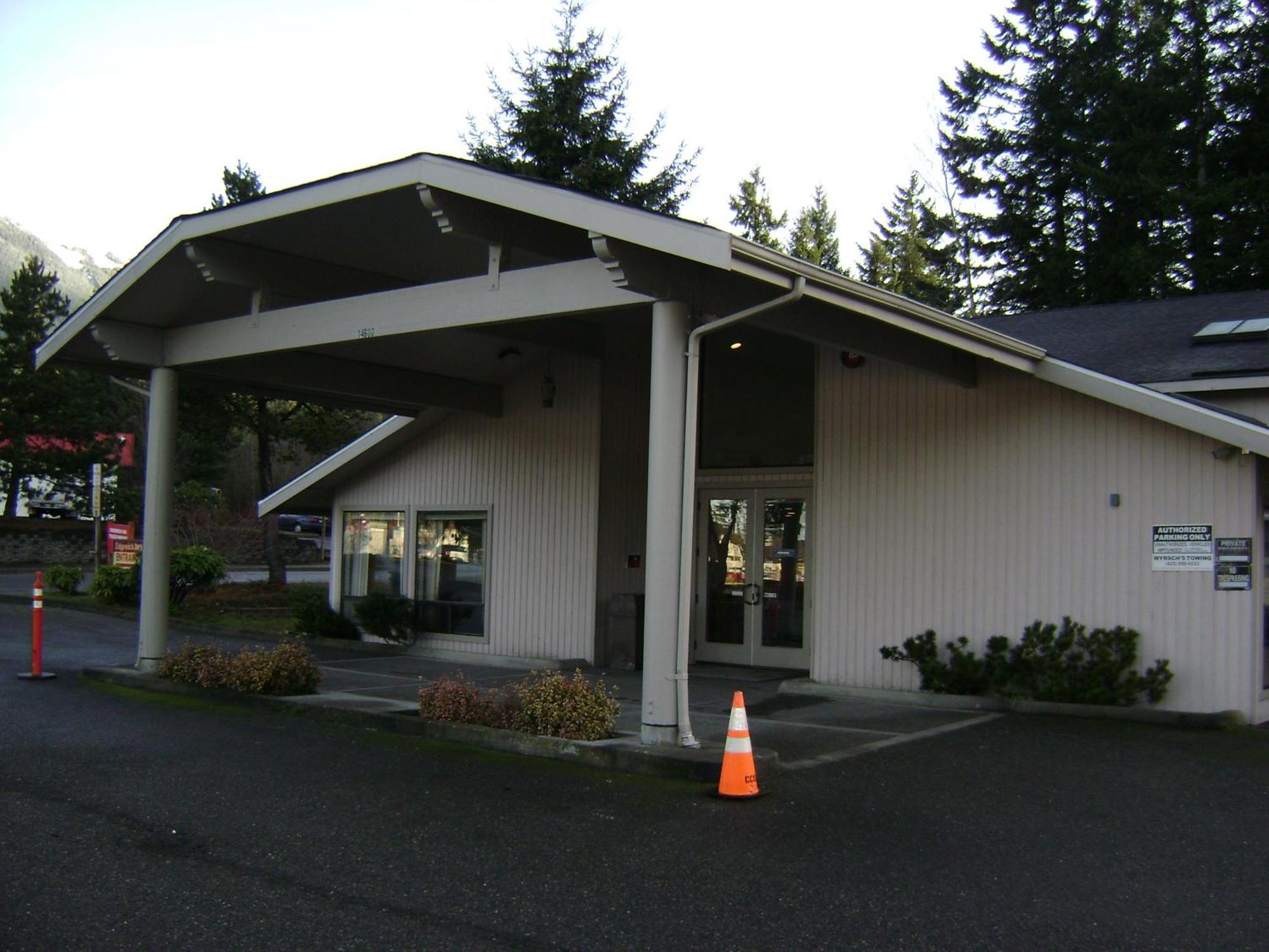 Edgewick Inn North Bend Exterior photo