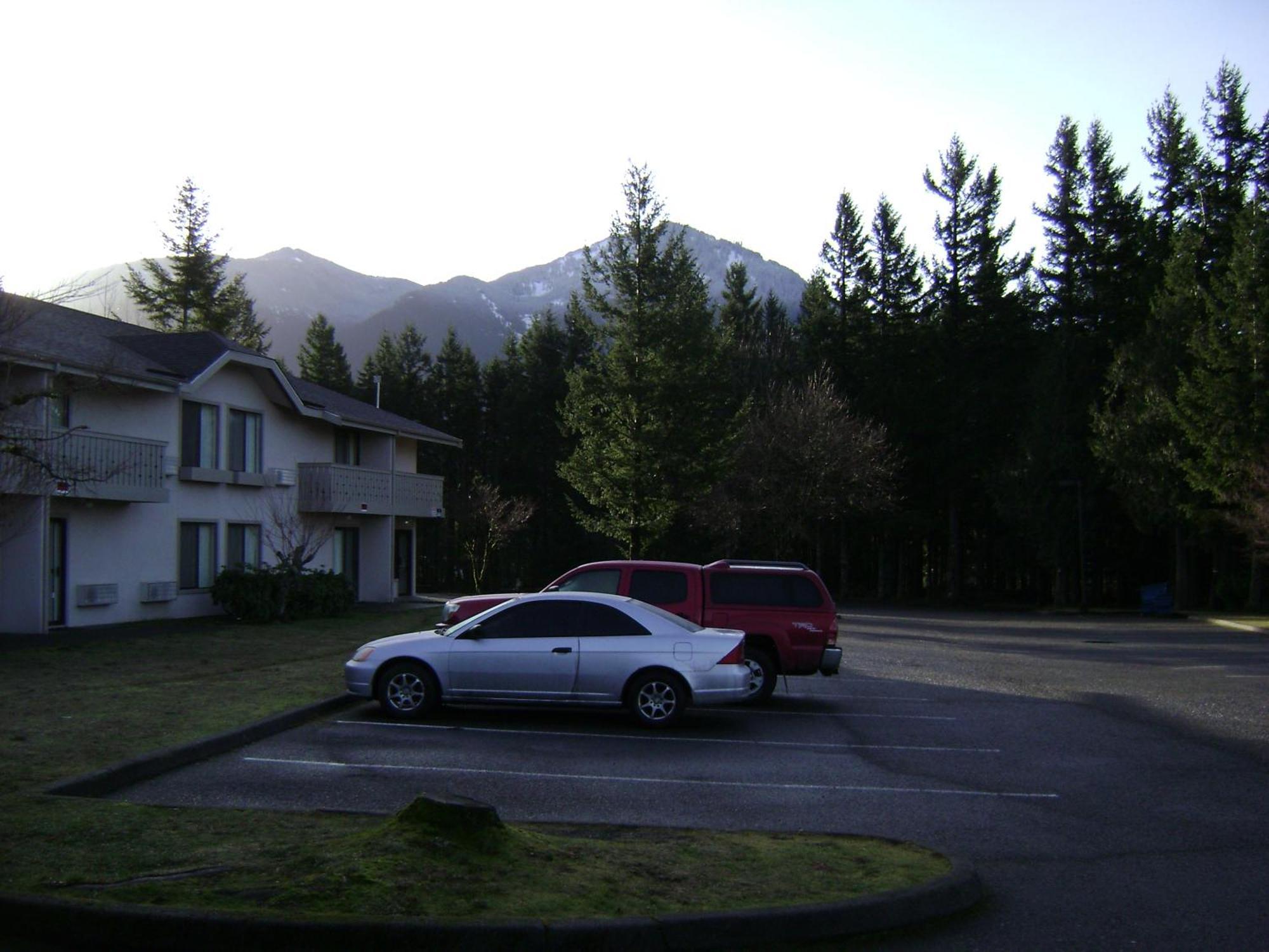 Edgewick Inn North Bend Exterior photo
