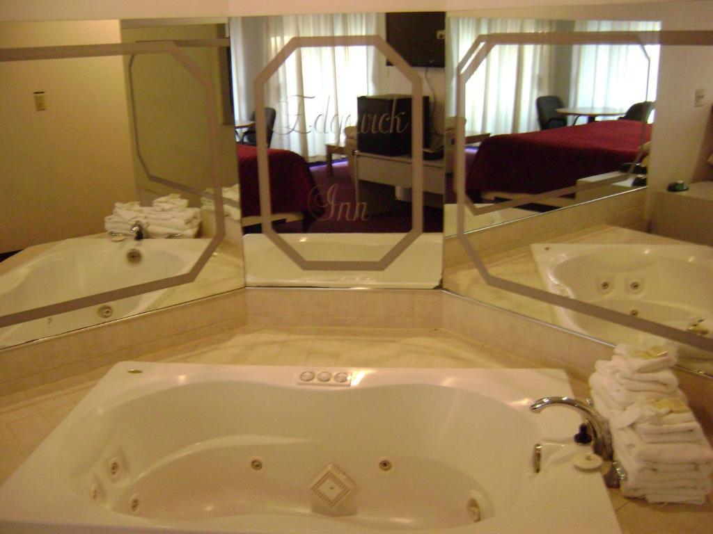 Edgewick Inn North Bend Room photo